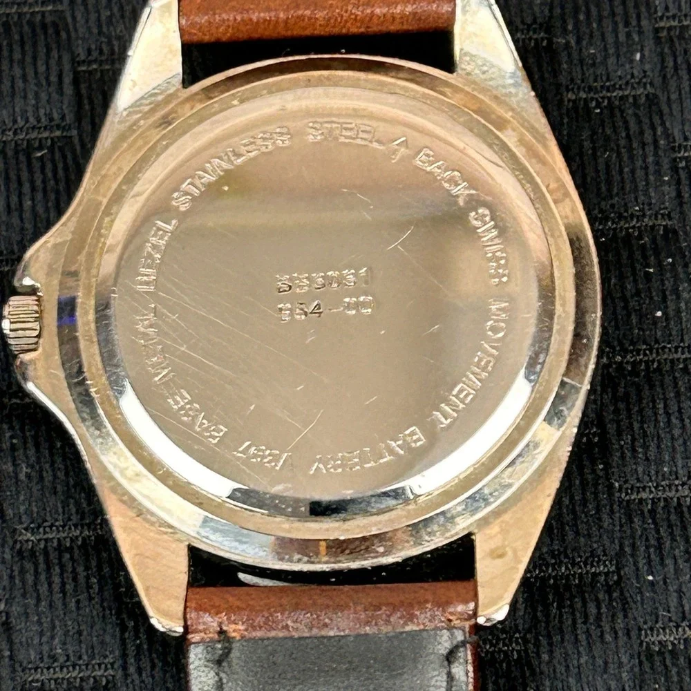 Brooks Brothers Mens Watch BB3031 White Dial Brown Leather Band Swiss Movement‎